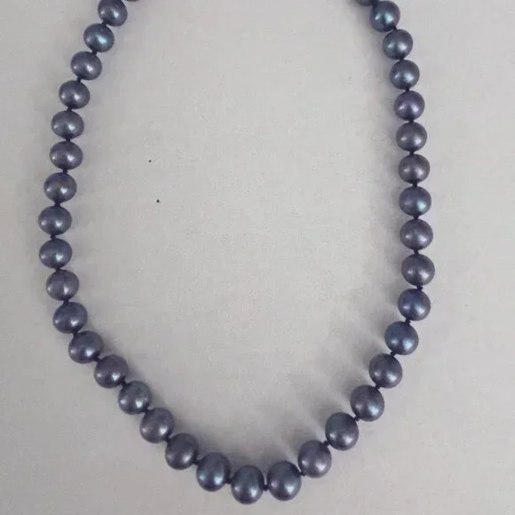 Strand of Black Pearls - Picture 1 of 3